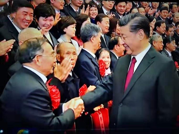 2.特别的关怀和荣誉 巨大的鼓舞和鞭策(配图).jpg 2.特别的关怀和荣誉 巨大的鼓舞和鞭策(配图).jpg